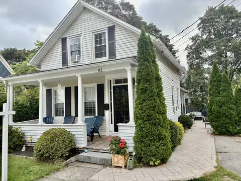 93 Oneco St, Norwich, CT 06360