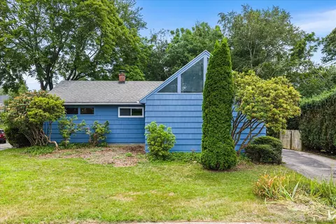 40 Glenwood Pl, New London, CT 06320