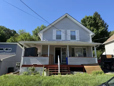 17 Pratte Ave, Taftville, CT 06380