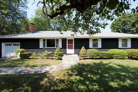 4 Foothills Way, Bloomfield, CT 06002