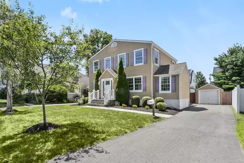 204 Eastlawn St, Fairfield, CT 06824