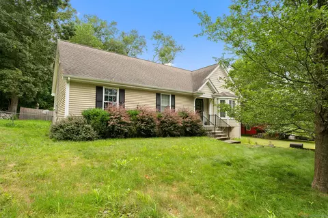 85 Mohegan Park Rd, Norwich, CT 06360