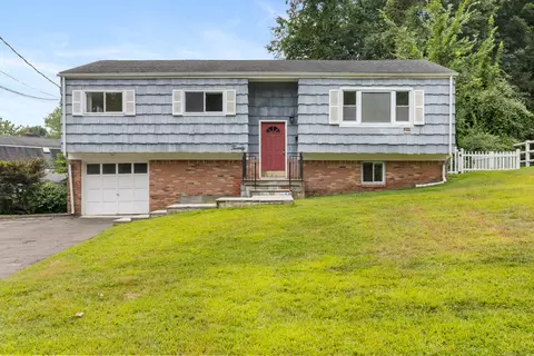 20 Lancaster Pl, Stamford, CT 06905