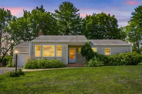 11 Sky View Dr, West Hartford, CT 06117