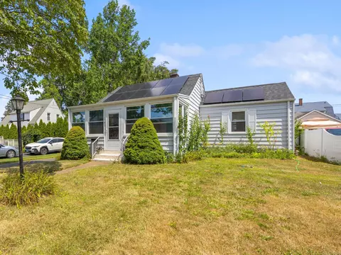 41 Rowe St, East Haven, CT 06512