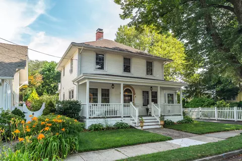 37 Beecher Pl, New Haven, CT 06512