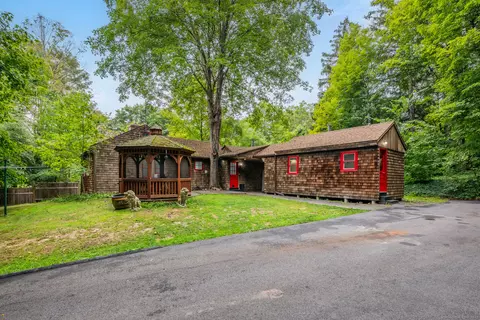 27 Scratchville Rd, Woodbury, CT 06798