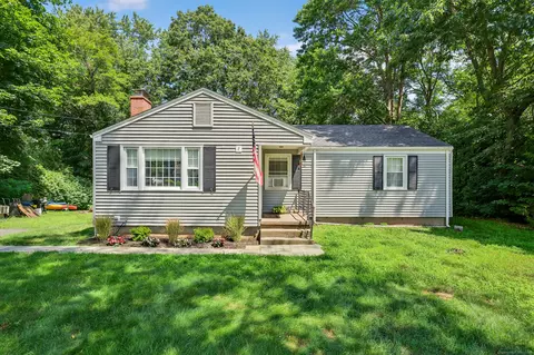 7 Bonnieview Dr, East Granby, CT 06026