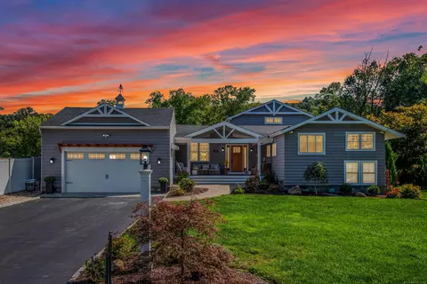 8 Mackenzie Cir, Sandy Hook, CT 06482