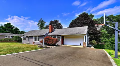 11 Arden Rd, Trumbull, CT 06611