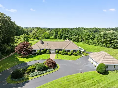 1253 Mapleton Ave, Suffield, CT 06078
