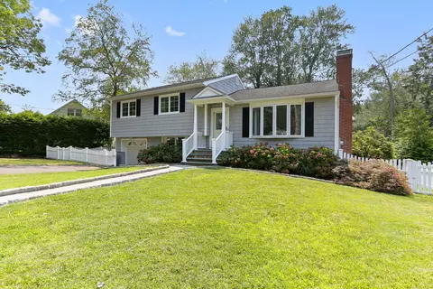 14 Windsor Pl, Fairfield, CT 06824