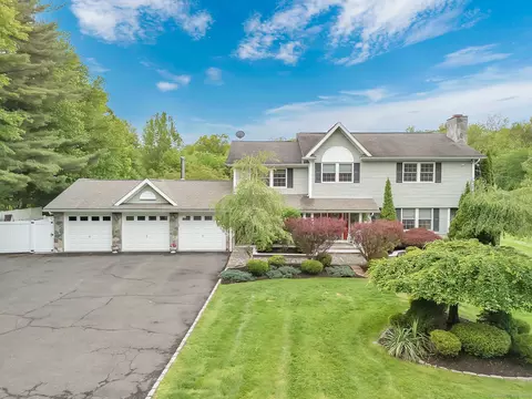 60 Thompson St, Shelton, CT 06484