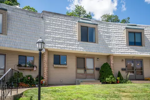 10 Redwood Ct #10, Cromwell, CT 06416
