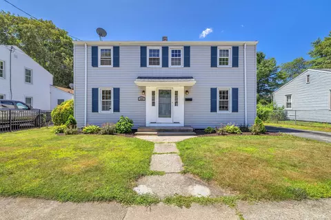 132 Hawthorne Dr, New London, CT 06320