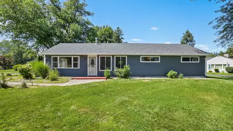 498 Juniper Ln, Cheshire, CT 06410