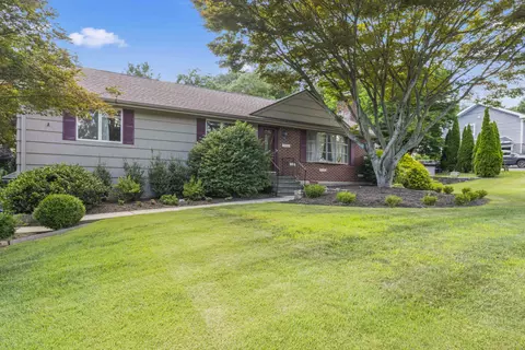 2945 Huntington Rd, Trumbull, CT 06611