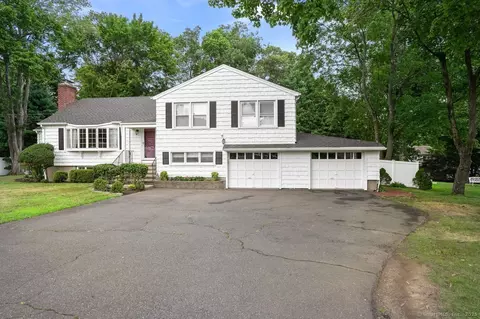 151 Bulkley Dr, Fairfield, CT 06825