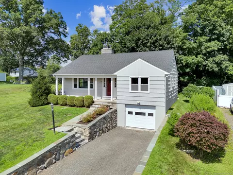 27 Skyline Dr, Brookfield, CT 06804