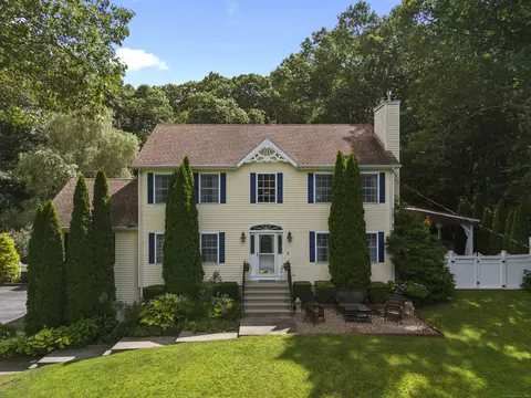 24 Tanglewood Dr, Preston, CT 06365
