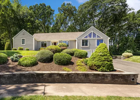 113 Straddle Hl, Wethersfield, CT 06109