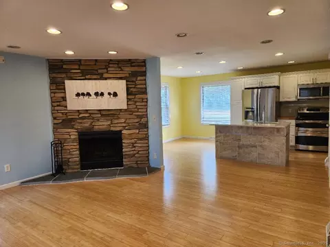 22 Baypath Way, Branford, CT 06405