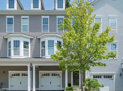 5 Brinscall Ct #5, Danbury, CT 06810