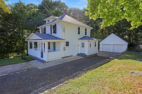 35 Buckingham Ct, Watertown, CT 06779