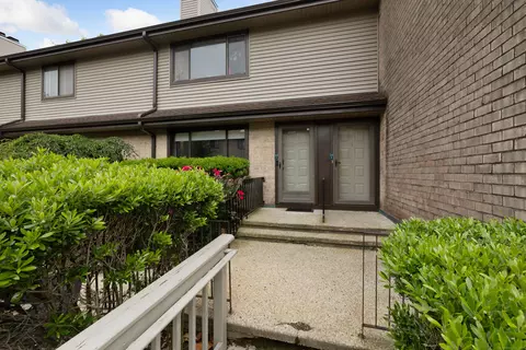 2539 Bedford St #33F, Stamford, CT 06905