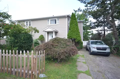 67 Campfield Dr, Fairfield, CT 06825