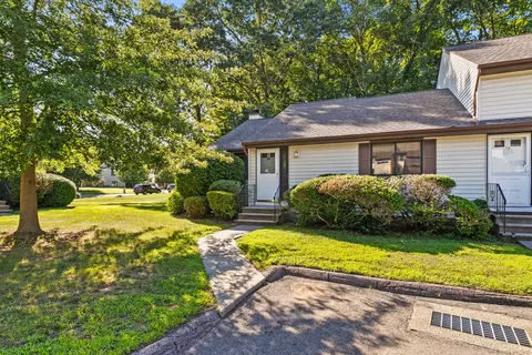 7 Oak Forest Dr #1, Manchester, CT 06042