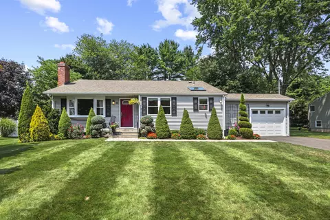 35 Simsbury Manor Dr, Simsbury, CT 06089