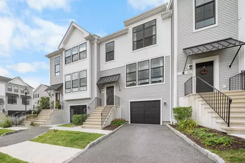 25 W Cross Trl #25, Danbury, CT 06810