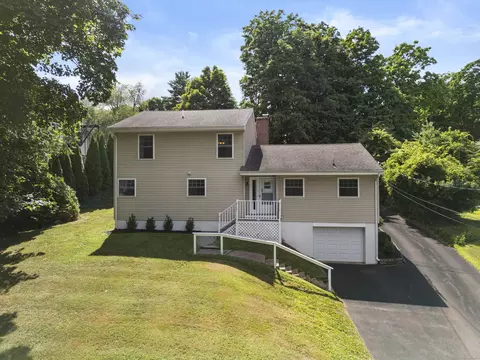 2756 Whitney Ave, Hamden, CT 06518