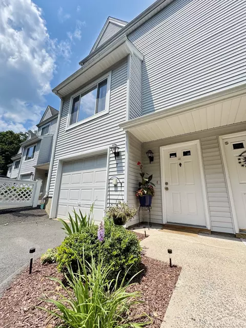 69 Northwest Dr #7, Plainville, CT 06062