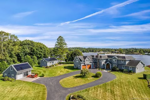365 River Rd, Pawcatuck, CT 06379