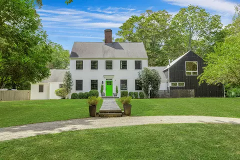 22 Huckleberry Ln, Weston, CT 06883