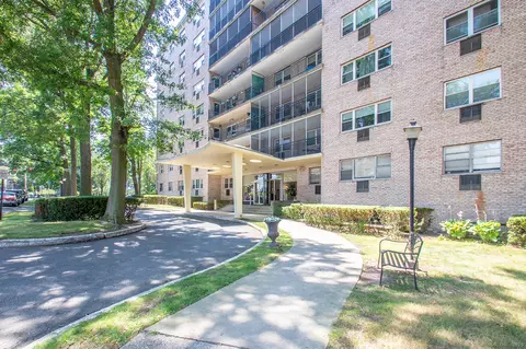 25 Cartright St #8C, Bridgeport, CT 06604
