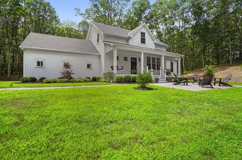 10 Castle Meadow Rd, Newtown, CT 06470