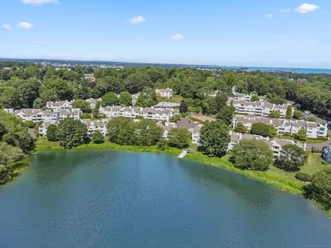 95 Rowayton Woods Dr #95, Norwalk, CT 06854