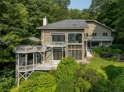 62 Tepi Dr, Southbury, CT 06488