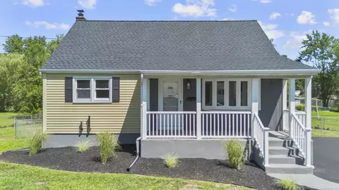 60 Hemlock Pl, Middletown, CT 06457