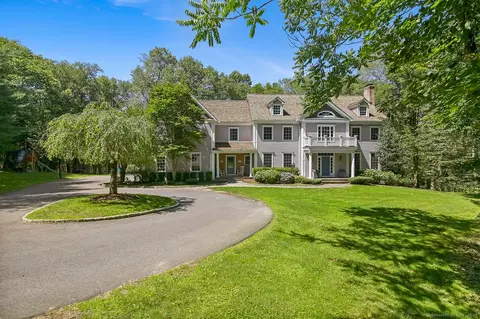124 Princess Pine Ln, Fairfield, CT 06824