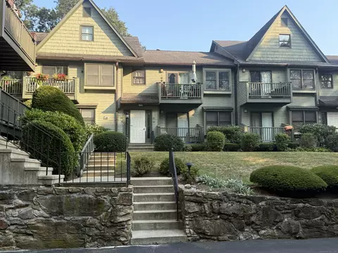 462 Glendale Ave #13, Bridgeport, CT 06606