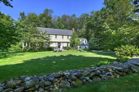 121 Knorr Rd, Monroe, CT 06468
