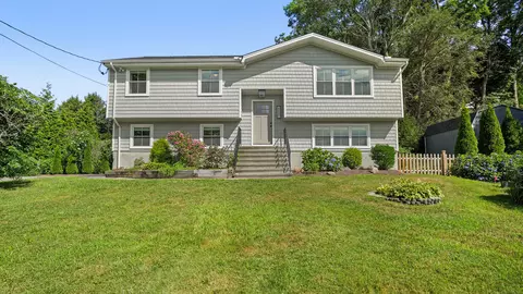 350 Bennett St, Fairfield, CT 06825