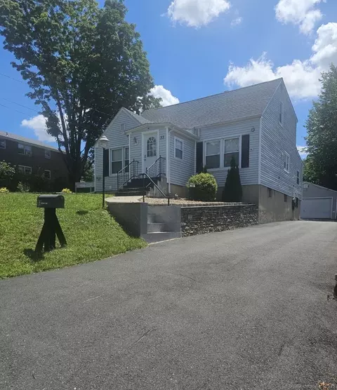 33 Hawthorne St, New Britain, CT 06053