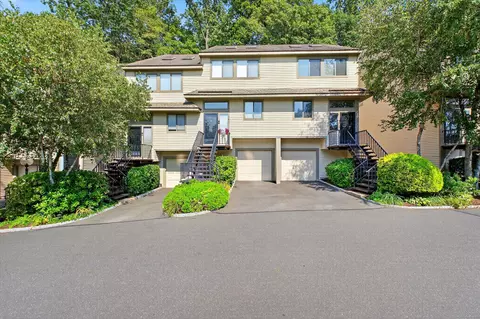 2435 Bedford St #8C, Stamford, CT 06905