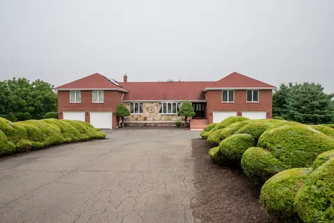 80 N Main St, East Granby, CT 06026