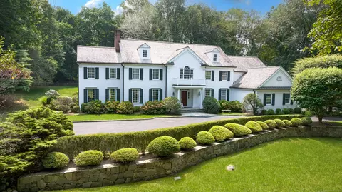 44 Reeder Ln, New Canaan, CT 06840